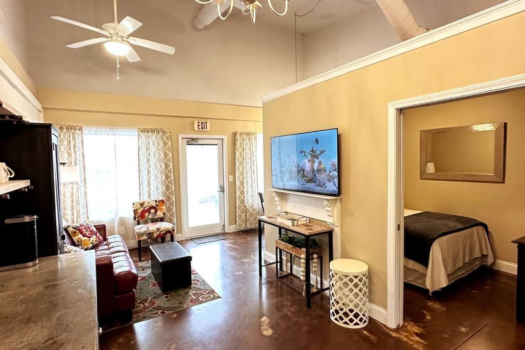 Haven At Hazel~Downtown Bungalow Demorest ภายนอก รูปภาพ